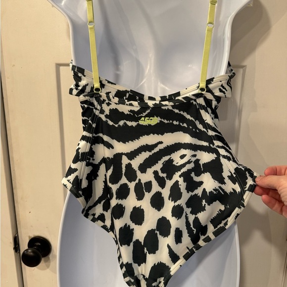 ASOS 4505 Swimsuit white and Black One Piece Swimwear Brazilian Cut Sz 10 - Picture 2 of 7